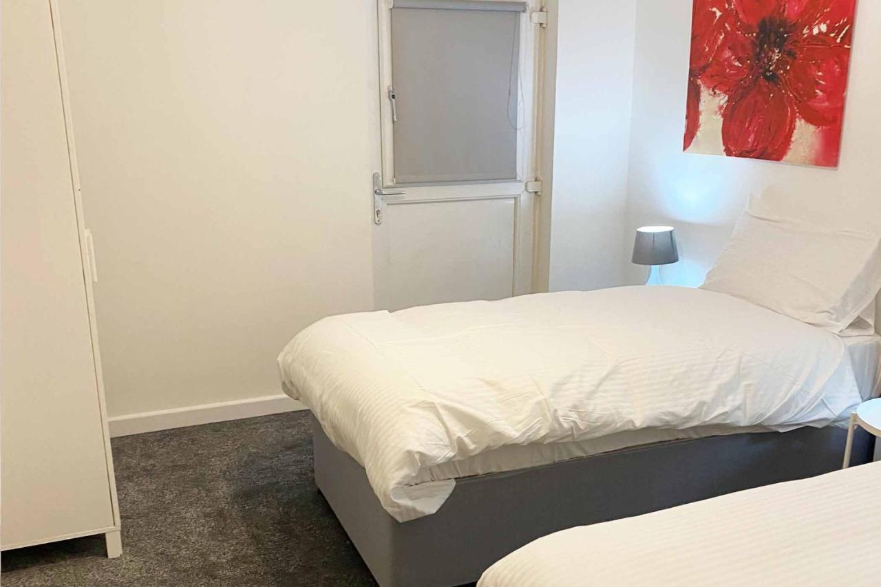 Clock Face Sutton Contractor Accommodation - Warrington, St Helens מראה חיצוני תמונה
