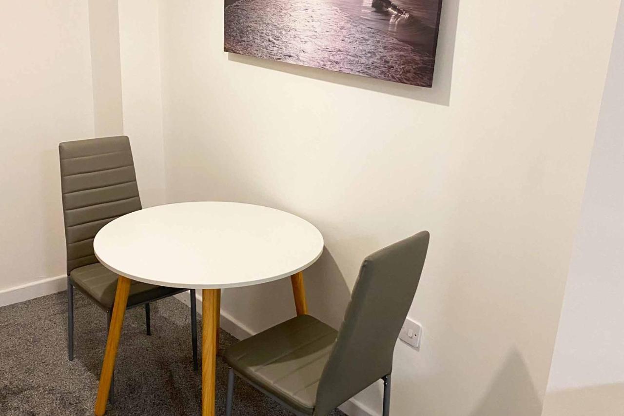 Clock Face Sutton Contractor Accommodation - Warrington, St Helens מראה חיצוני תמונה