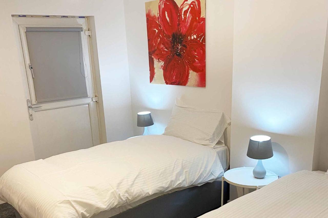 Clock Face Sutton Contractor Accommodation - Warrington, St Helens מראה חיצוני תמונה