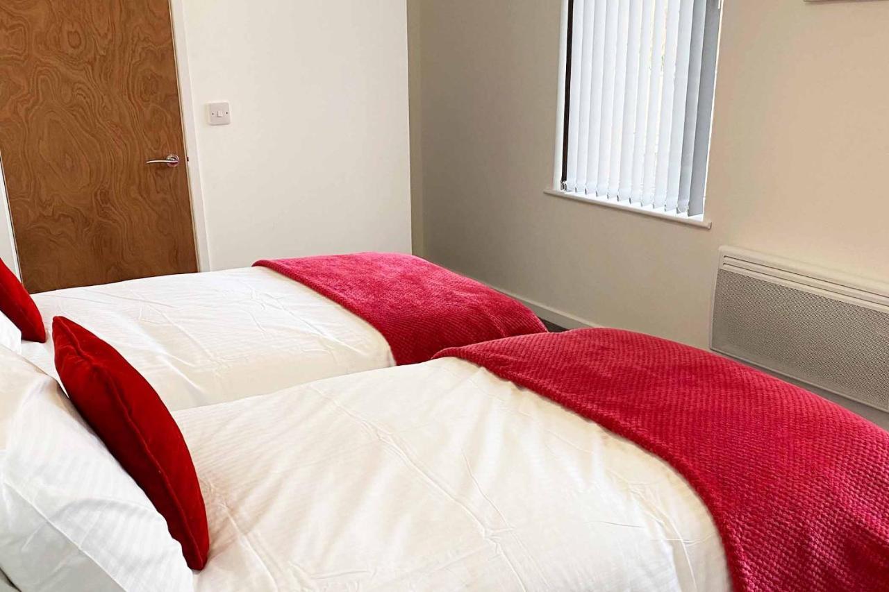 Clock Face Sutton Contractor Accommodation - Warrington, St Helens מראה חיצוני תמונה