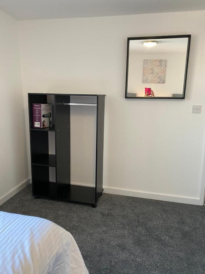 Clock Face Sutton Contractor Accommodation - Warrington, St Helens מראה חיצוני תמונה