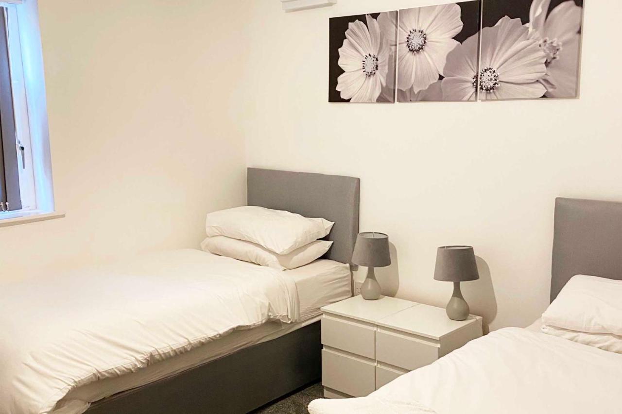 Clock Face Sutton Contractor Accommodation - Warrington, St Helens מראה חיצוני תמונה